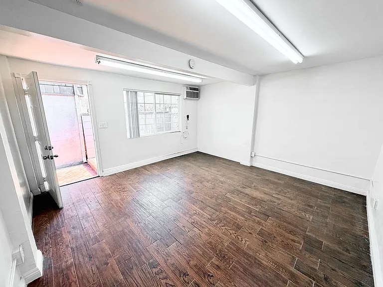 585 W Sierra Madre Blvd — Photo 5