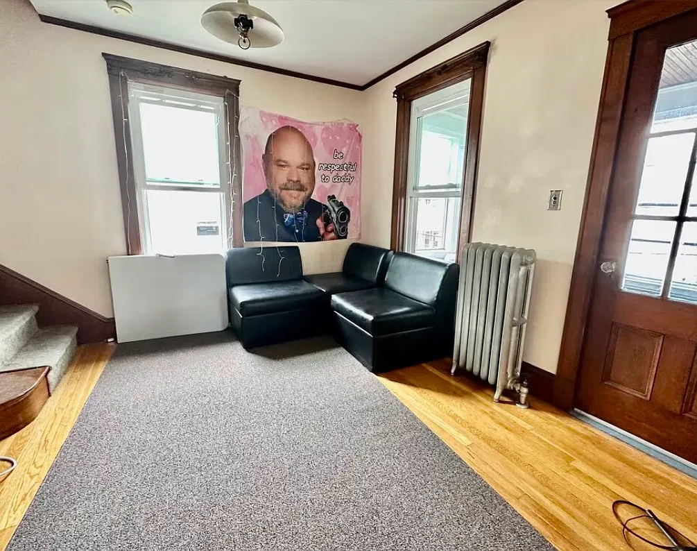 4 bed, 1.5 bath, $5,400 — Photo 2