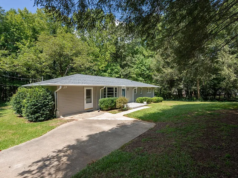 5501 Old Buncombe Rd — Photo 4