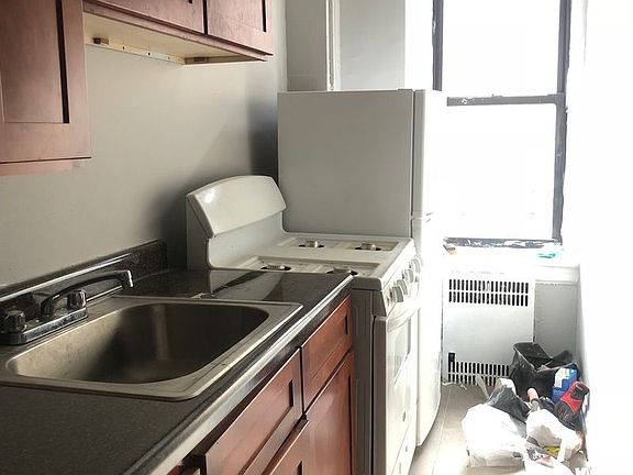 2nd image of 31 E 21st St APT 1C