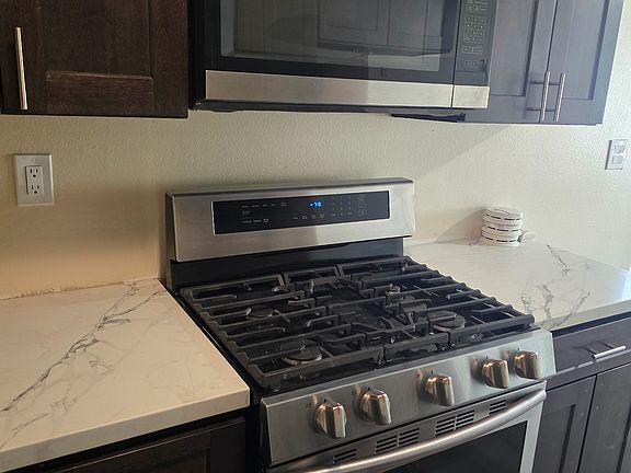 2nd image of 4465 Bonnie Brae St APT 3