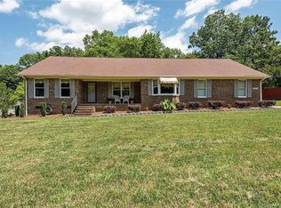 2223 Shalimar Dr, Charlotte, NC 28216
