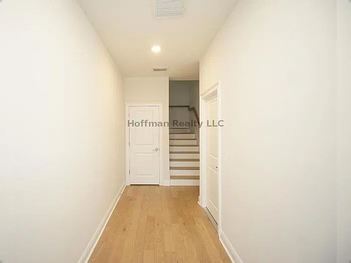 4 bed, 3.5 bath, 2405 sqft, $4,300 — Photo 3