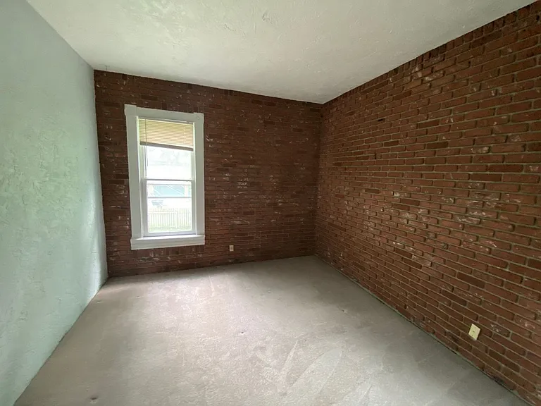 103 W 2nd Ave — Photo 6