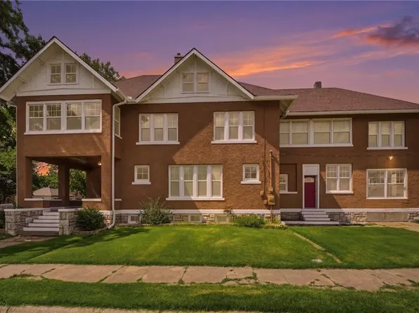 221 W 2nd St, Ottawa, KS 66067