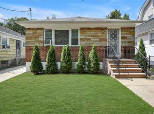 13744 Bennett St, Springfield Gardens, NY 11413