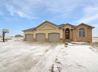 900 Hilltop St NW, Minot, ND 58703