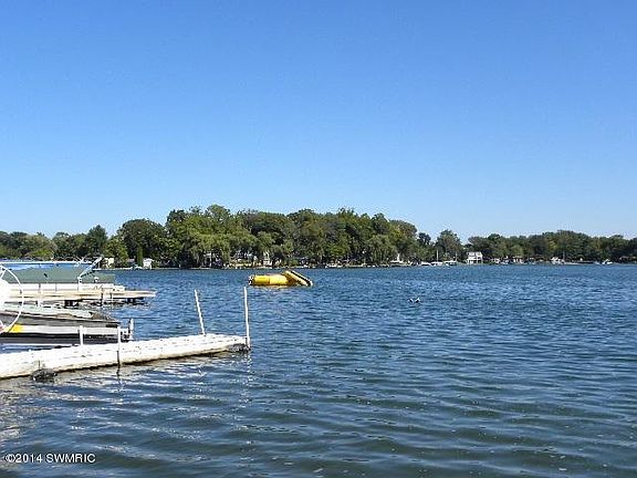 4th image of 63395 Lakeshore Dr