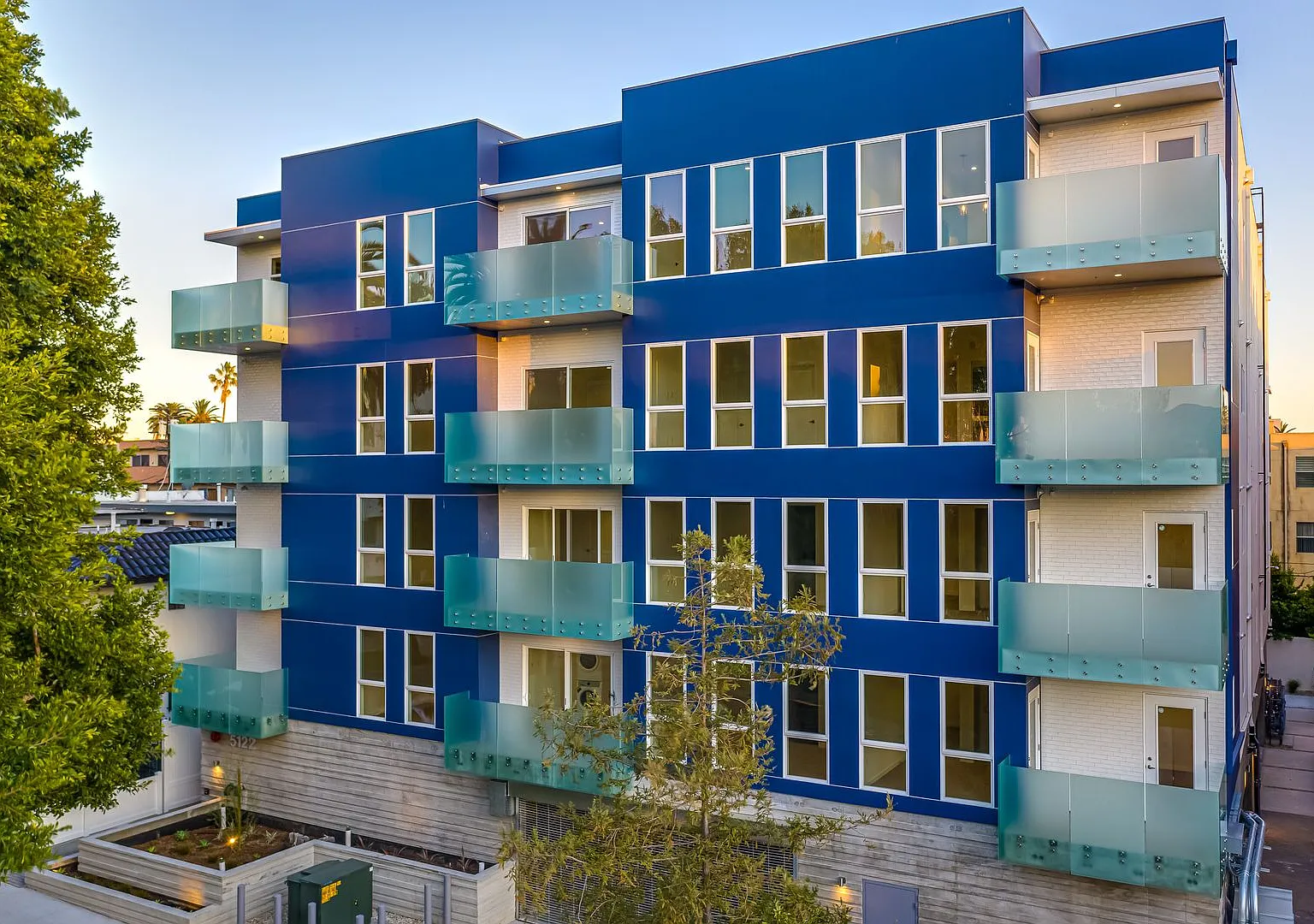 5122 Maplewood - Luxury Apartments — Photo 1