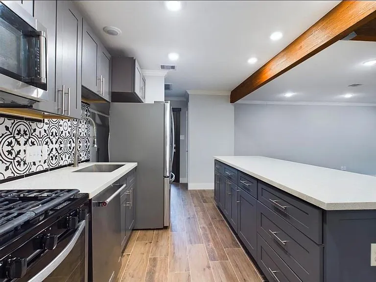 9007 Sharpcrest St — Photo 10
