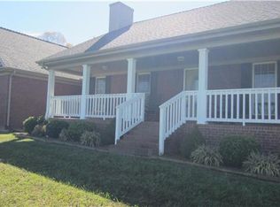 2995 E Blue Creek Rd, Mc Ewen, TN 37101