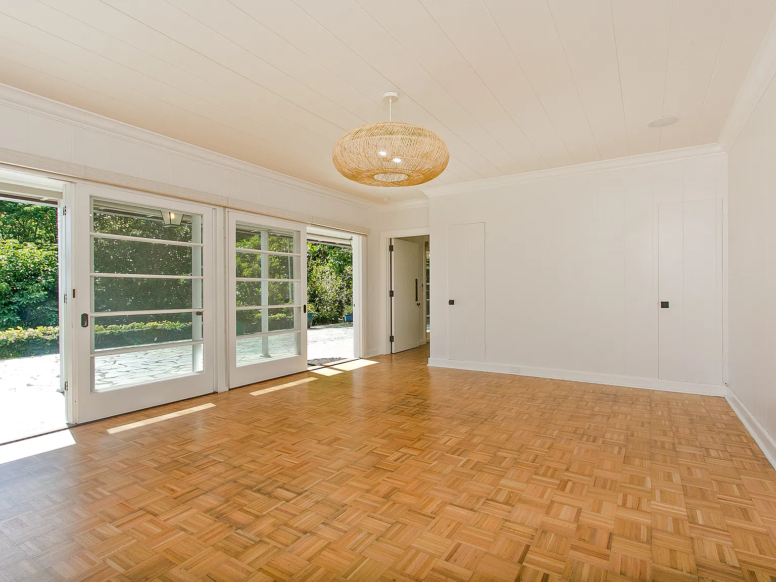 5 bed, 4178 sqft, $10,000 — Photo 4