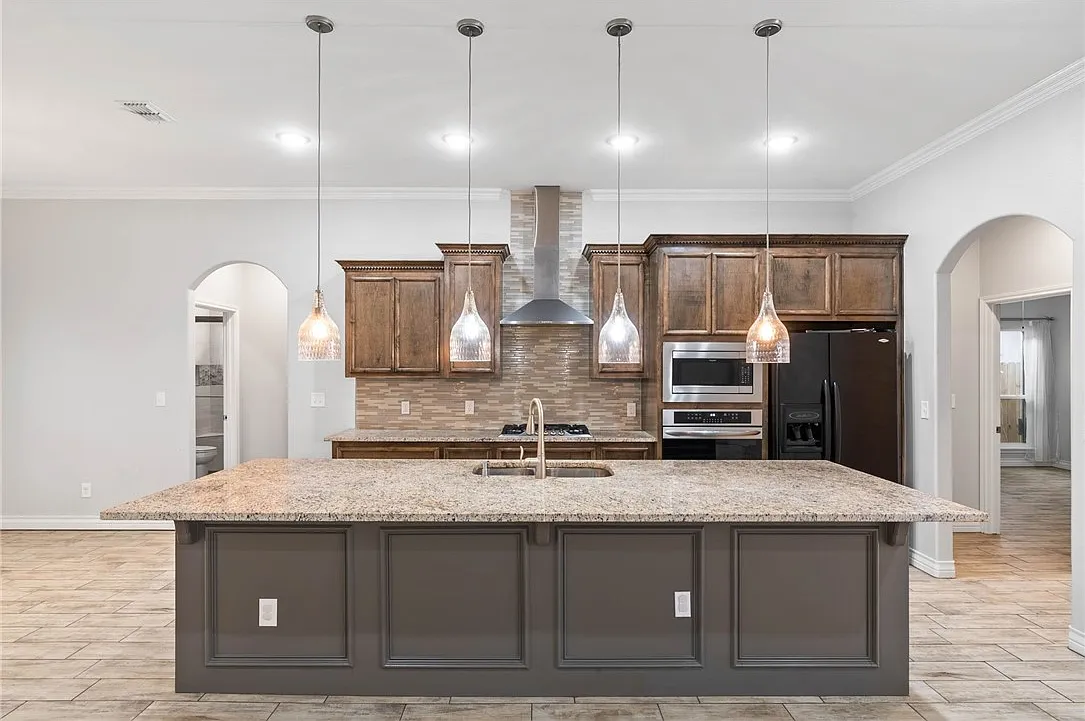 4 bed, 3.0 bath, 2389 sqft, $2,775 — Photo 3