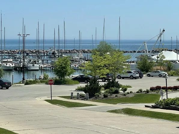 2010 E Iron St, Bay View, WI 53207