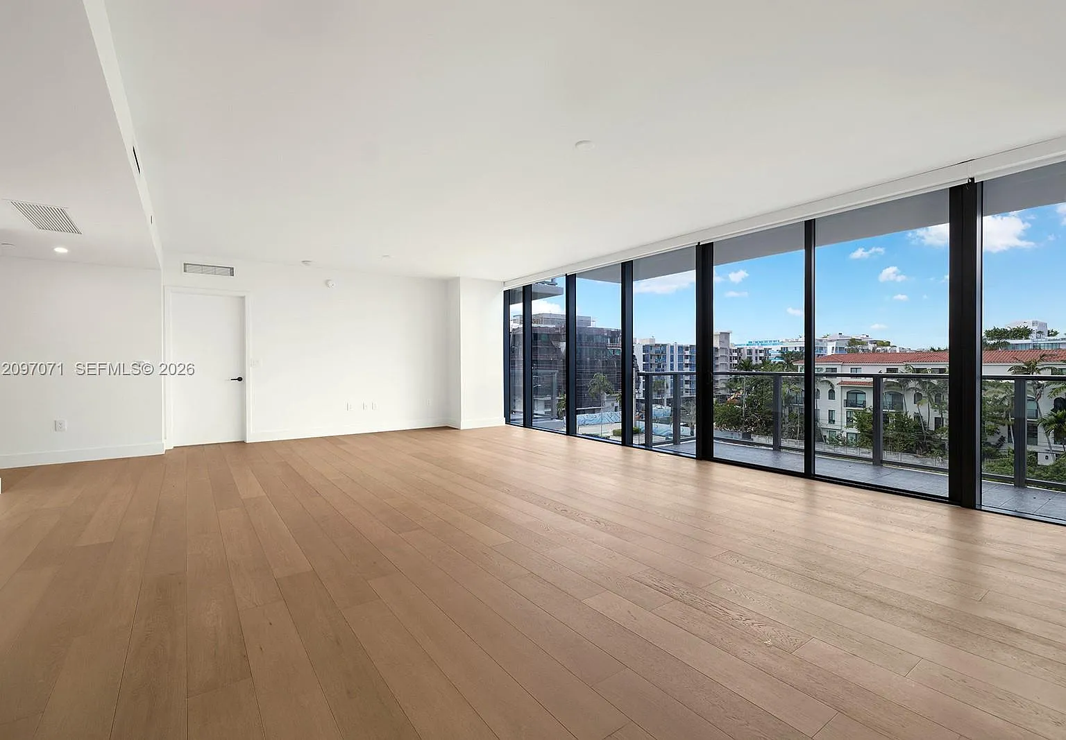 2 bed, 2.5 bath, 1849 sqft, $14,000 — Photo 3