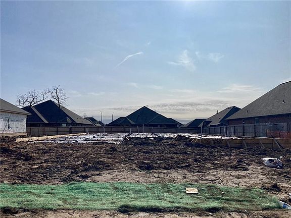 2nd image of 2707 Wardford Way