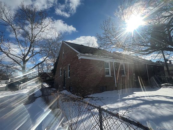 5th image of 17401 Albion St