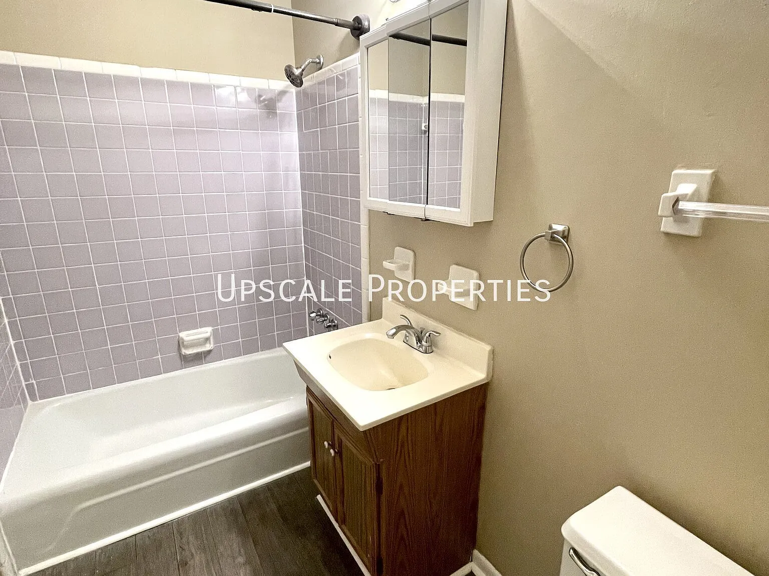 1164 Centre Parkway — Photo 4
