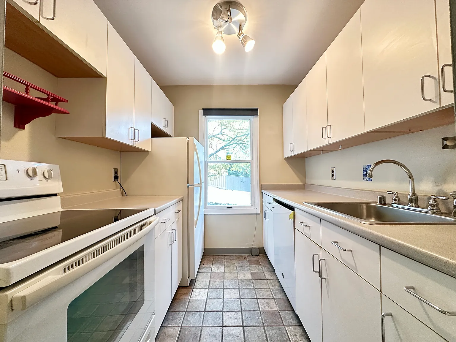 1 bed, 700 sqft, $1,900 — Photo 4