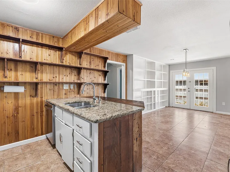 7000 Shannon Dr — Photo 17