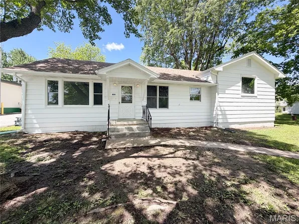809 S 3rd St, Clarksville, MO 63336