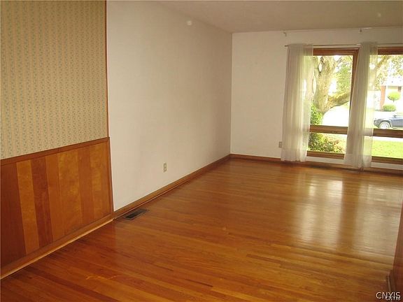 4th image of 358 Northfield Way