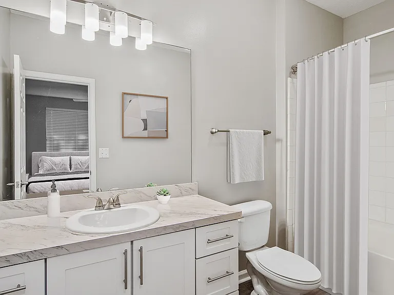 C195580_CreeksideVista_Bath_12