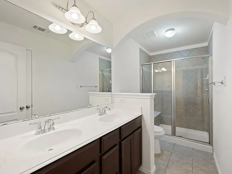 1013 Lucy Ln — Photo 8