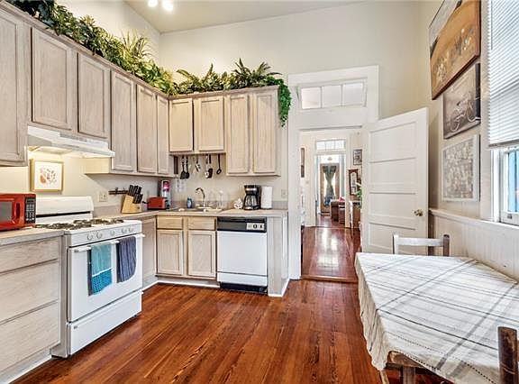 4th image of 710 Harmony St