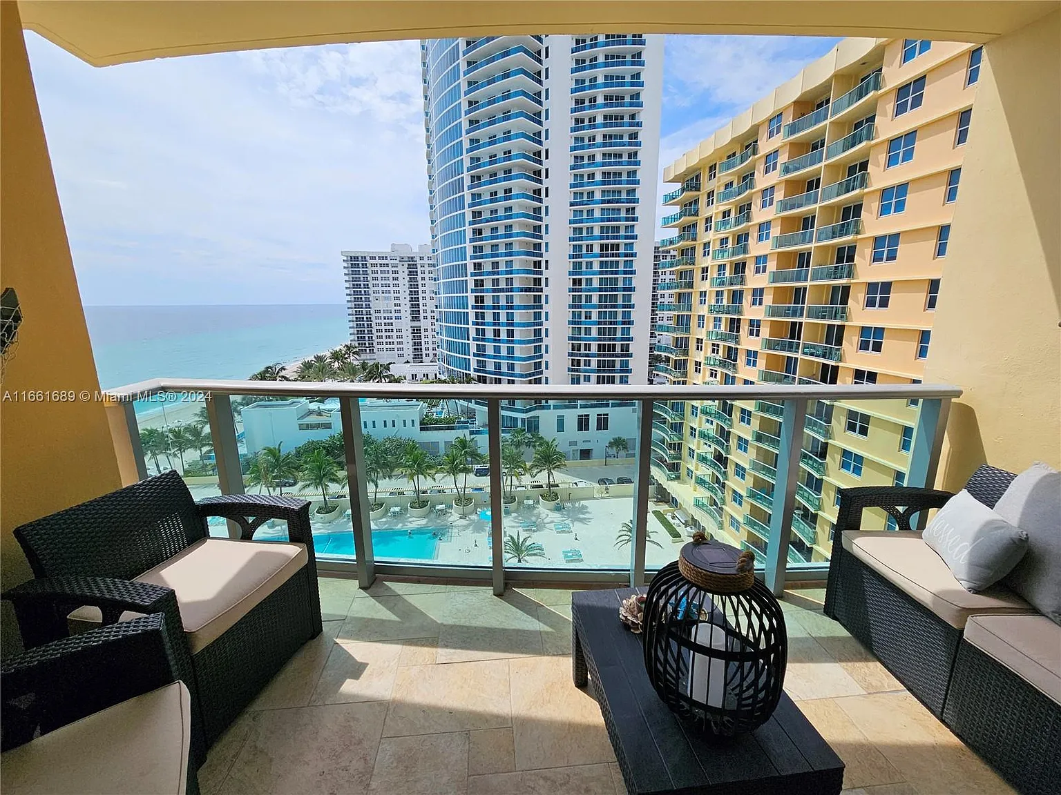 Wave Condo — Photo 2