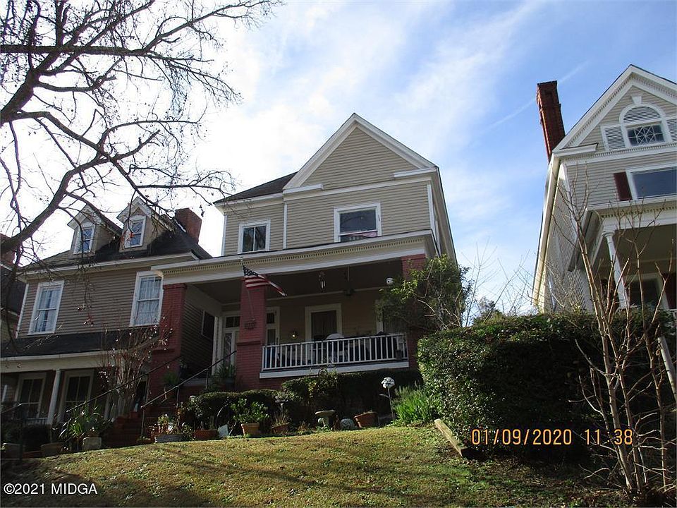 2nd image of 868 Cherry St