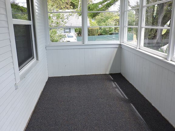 2nd image of 935 Bingen Ave