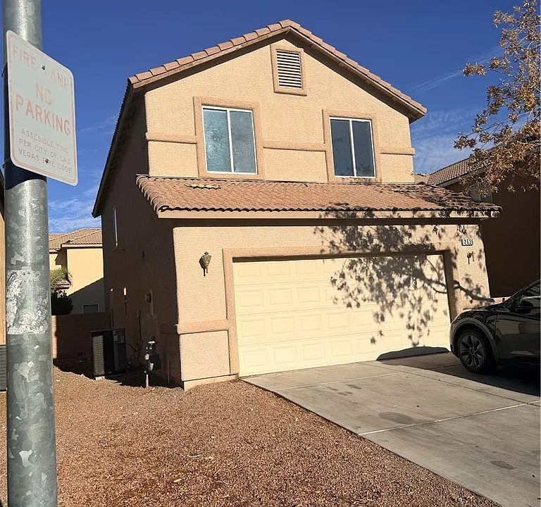 2636 La Mata St