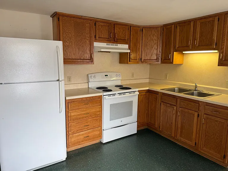 537 E King St — Photo 2