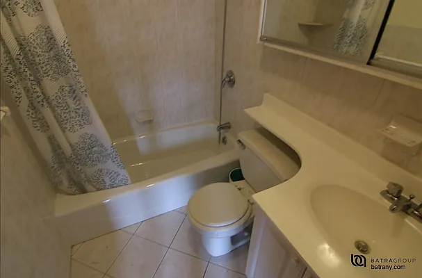 Rented by Batra Group Inc | media 5