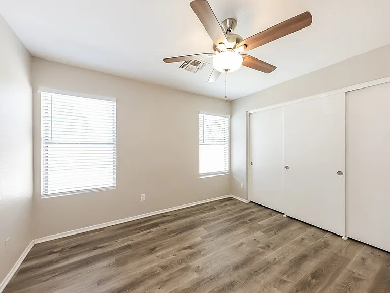11335 W Crestbrook Dr — Photo 10
