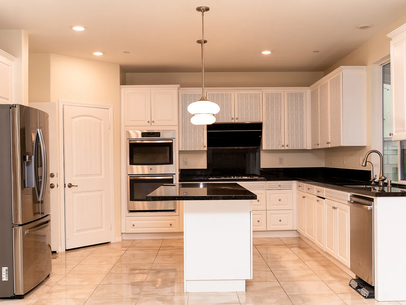 5 bed, 3107 sqft, $3,750 — Photo 4