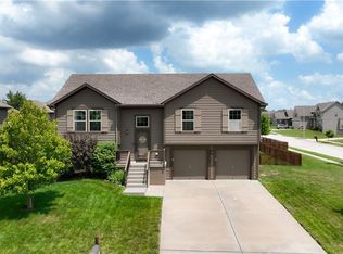 10803 N Oakland Ave, Kansas City, MO 64157