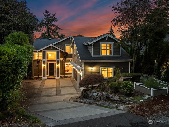 3020 90th Place SE, Mercer Island, WA 98040