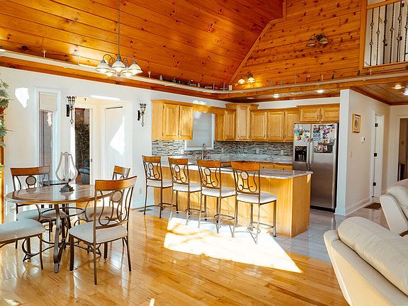 3rd image of 111 Horse Cove Rd