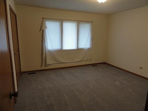 5th image of 17810 Missouri Ct E