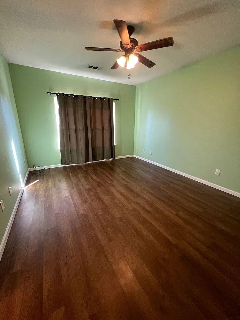 Beautiful 3 bedroom 2 bath home in Red Bluff - near schools & shopping — Photo 2