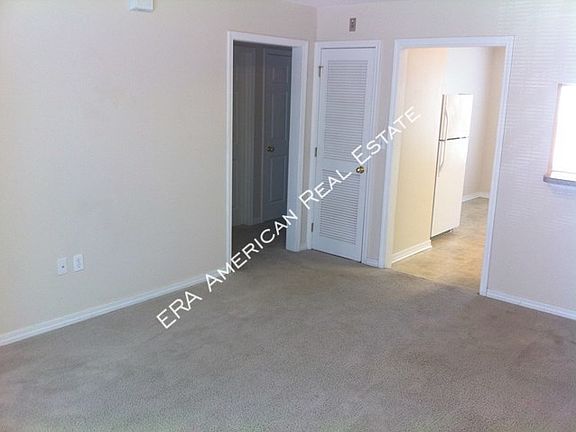 3rd image of 28 Garden Ln APT 12