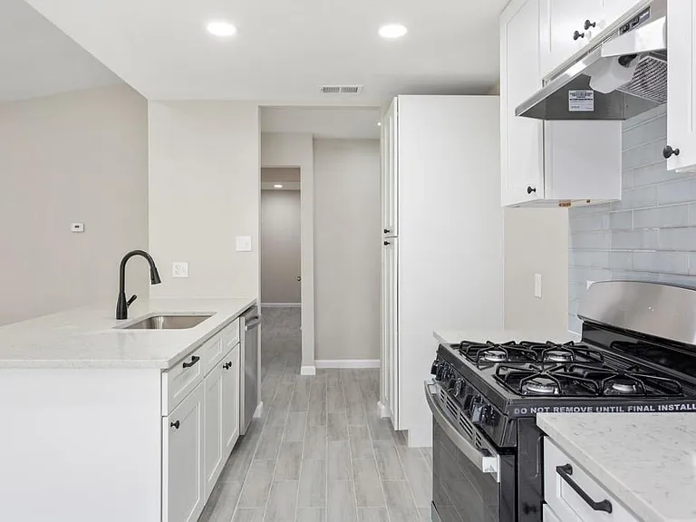 9604 Crown Ridge Dr — Photo 4