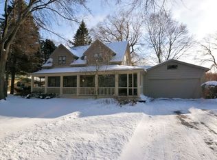 425 W Fairy Chasm Rd, Bayside, WI 53217
