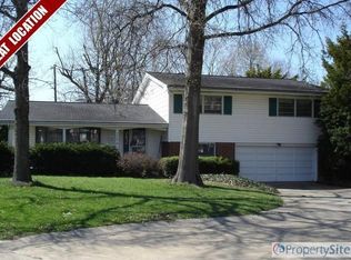 2208 8th Street Cir, Charleston, IL 61920