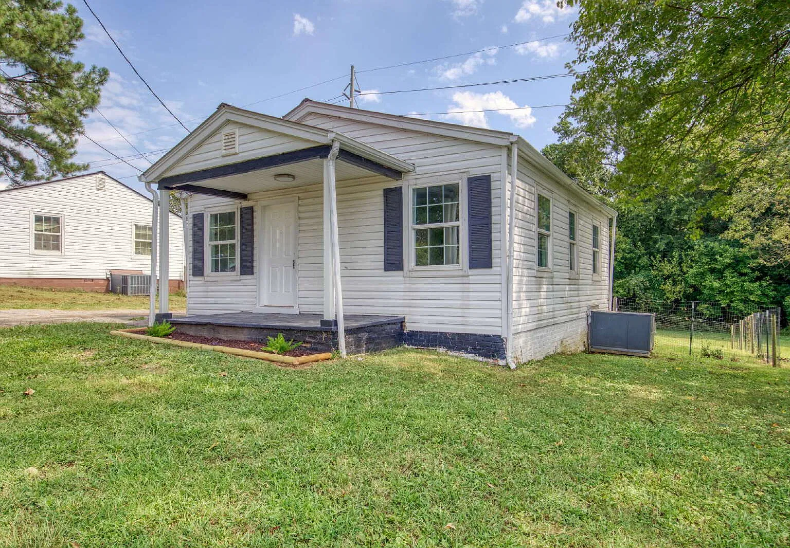 2 bed, 1.0 bath, 700 sqft, $1,500 — Photo 1