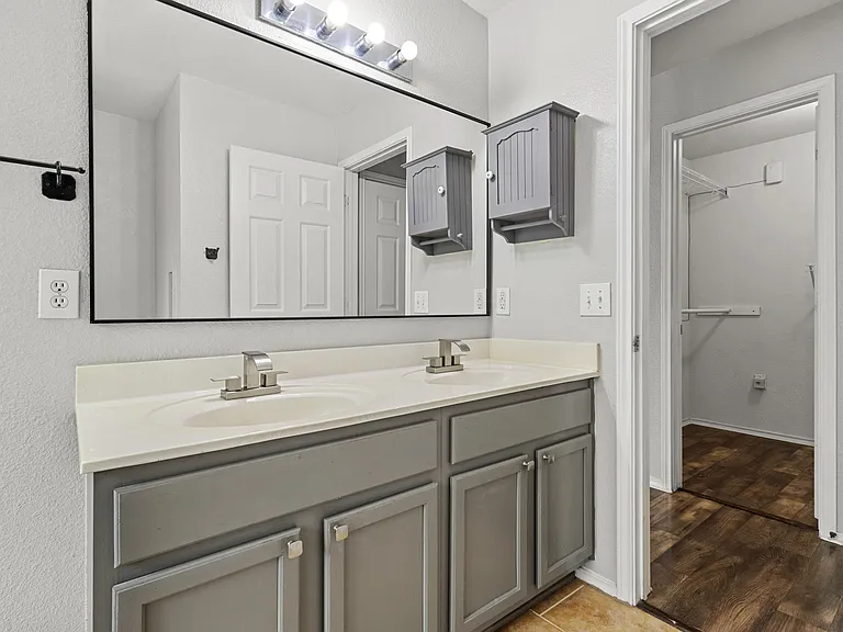 140 Katie Ct — Photo 4