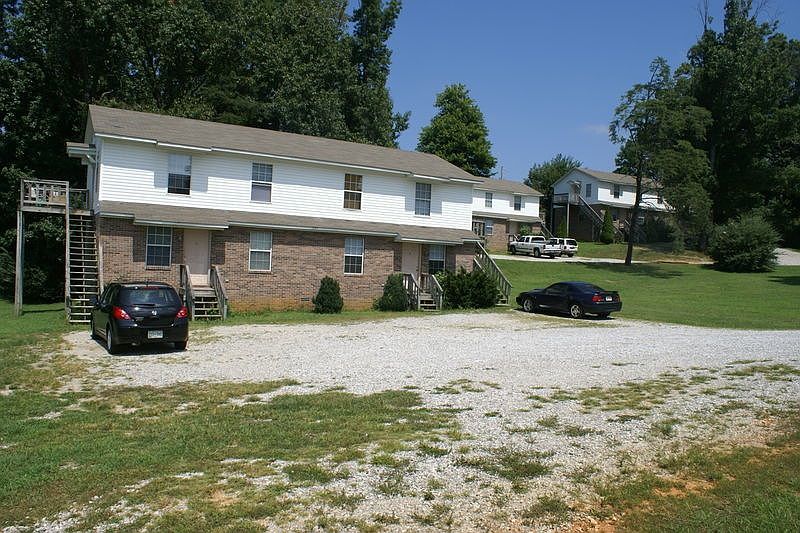 2nd image of 1589 Walter Ln APT 1