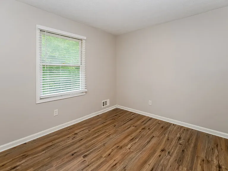 1847 Litchfield Rd — Photo 12